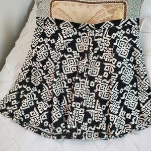 2 for 20* Like new black/white L.A. Hearts skirt